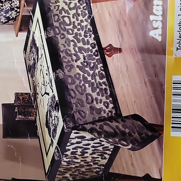 Tablecloth - Picture 1 of 6